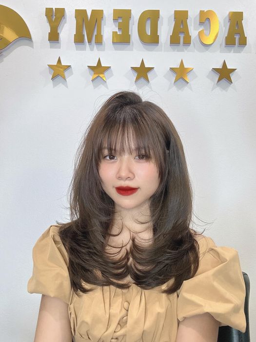 Không gian sang trọng và phong cách phục vụ chuyên nghiệp tại Kim Yến Hair Salon
