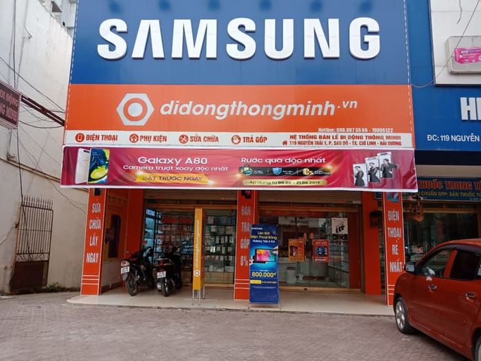 Không gian trưng bày hiện đại tại Di Động Thông Minh