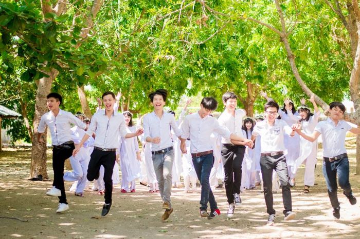 Khuôn viên xanh mát của Trường THCS Vụ Bổn