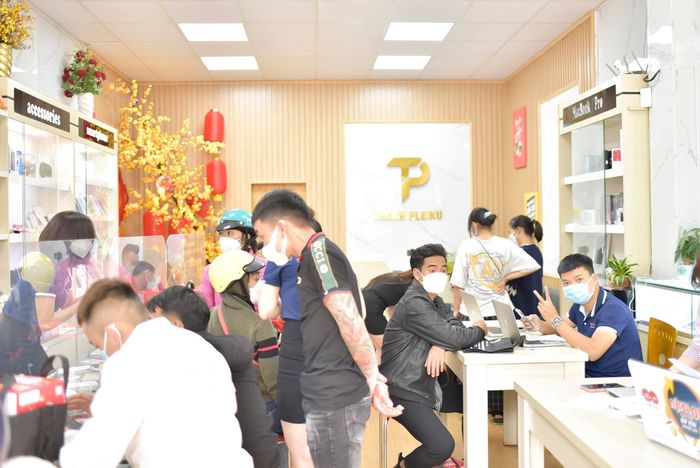 Hình ảnh các dòng iPhone đa dạng tại TP Mobile