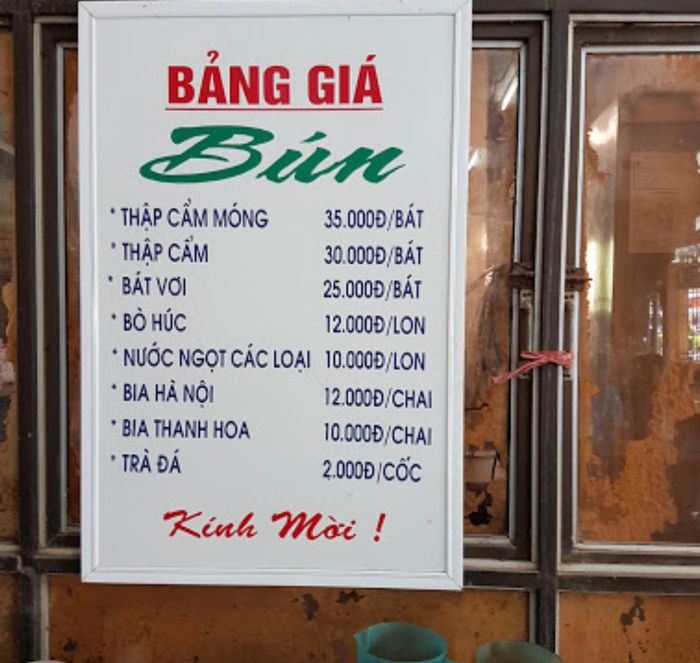Hình ảnh tô bún bò Huế thơm ngon tại Bà Bích