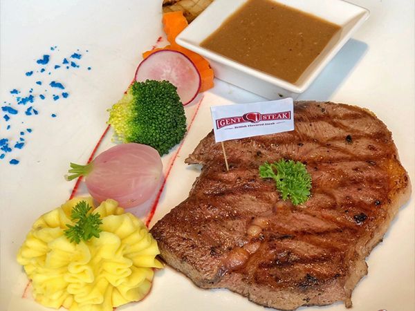 Gent Steak bò bít tết ảnh 1 - Góc nhìn đầu tiên về không gian ẩm thực sang trọng, nơi những miếng bít tết vàng ươm tỏa hương thơm quyến rũ.