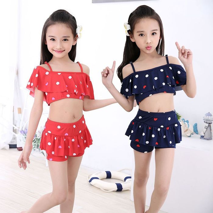 Không gian mua sắm đồ bơi trẻ em tại Kids Plaza