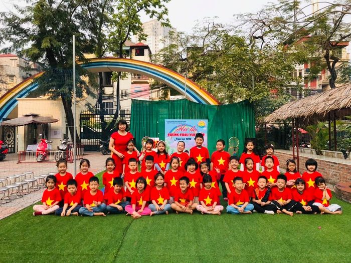 Ảnh 3 - Khoảnh khắc vui chơi hồn nhiên tại sân trường