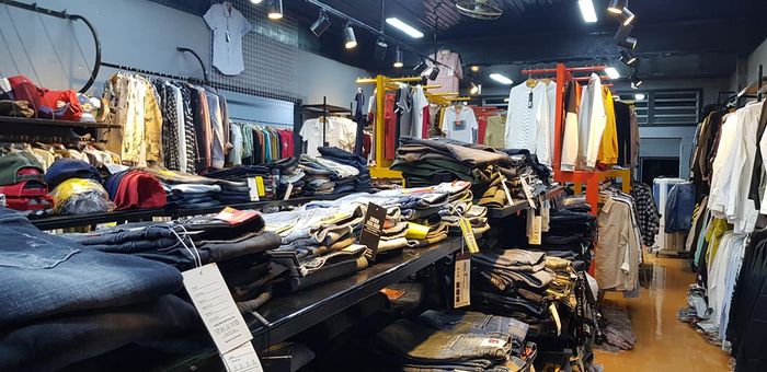 Không gian mua sắm sang trọng tại Khánh Nhi Fashion
