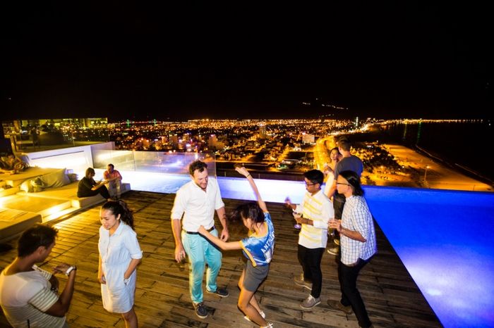 The Top Bar Ảnh 2
