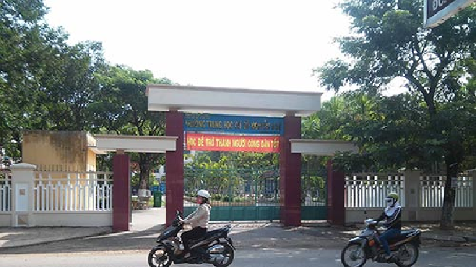 Khuôn viên xanh mát và cơ sở vật chất hiện đại tại THCS Nguyễn Huệ
