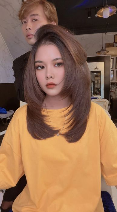 Salon Nguyễn Vàng ảnh 1 - Khoảnh khắc đẹp ghi lại không gian sang trọng và phong cách phục vụ chuyên nghiệp.