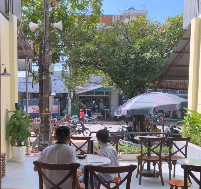 ĐỐM Coffee ảnh 2 - Khám phá góc nhìn mới về không gian ấm cúng và nghệ thuật pha chế độc đáo