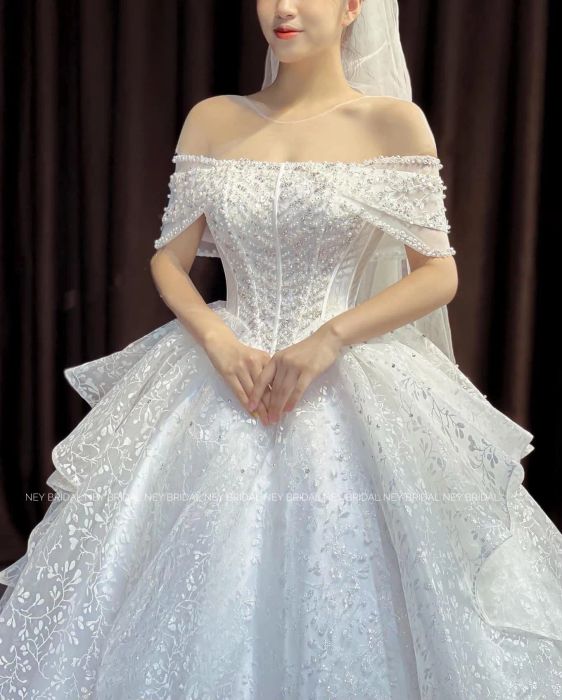 Những mẫu váy cưới lộng lẫy tại NEY Makeup & Bridal