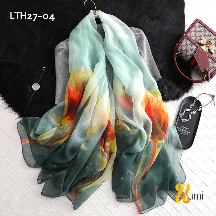 BST Khăn Choàng Cổ HuMi - Ảnh 2: Đẳng cấp không thời gian