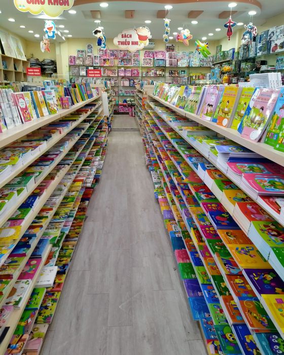 Góc sách chuyên ngành đa dạng tại Nhà sách Tiền Phong