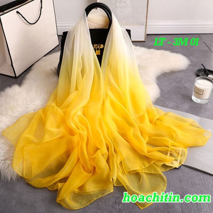 Khăn Choàng Cổ Hoa Chí Tín - Mẫu 2: Đẳng cấp từ đường nét đến chất liệu