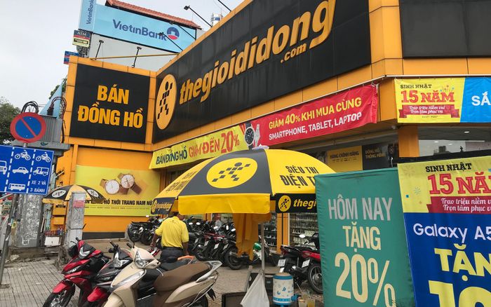 Không gian mua sắm hiện đại tại Thế Giới Di Động
