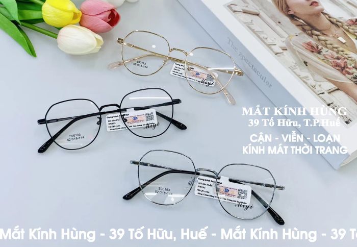 Ảnh không gian trưng bày đa dạng mẫu mã tại Mắt Kính Hùng