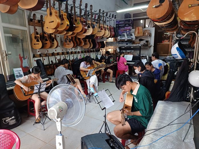 Guitar Hoàng Hà hình ảnh 1