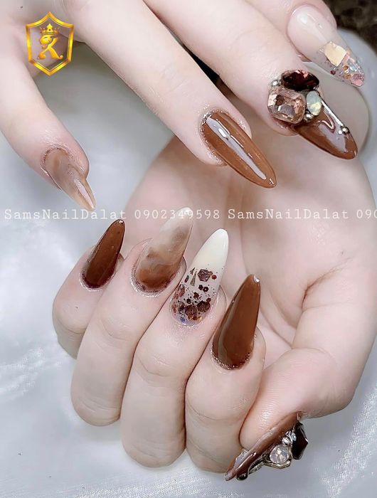 Sam's Nail - Khoảnh khắc đẹp 1: Những tác phẩm nail nghệ thuật được thực hiện bởi bàn tay tài hoa của các chuyên gia tại tiệm.