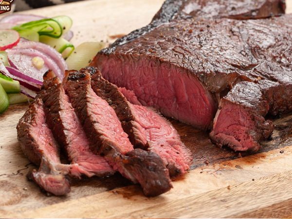 BÒ KING Beefsteak ảnh 2 - Khung hình nghệ thuật ghi lại không gian sang trọng, nơi những bữa tiệc bò bít tết trở thành trải nghiệm đáng nhớ.