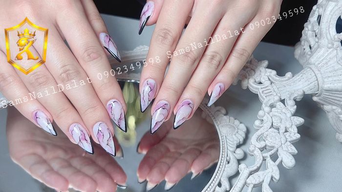Sam's Nail - Khoảnh khắc đẹp 2: Không gian sang trọng và quy trình làm nail chuyên nghiệp đạt chuẩn quốc tế tại tiệm.