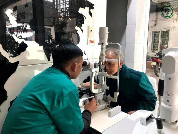 Hình ảnh quy trình khám chữa bệnh chuyên nghiệp tại Phòng Khám Hoa Lư