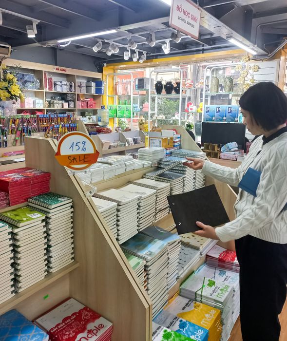 Góc sách ngoại văn đa dạng tại Nhà sách P.P