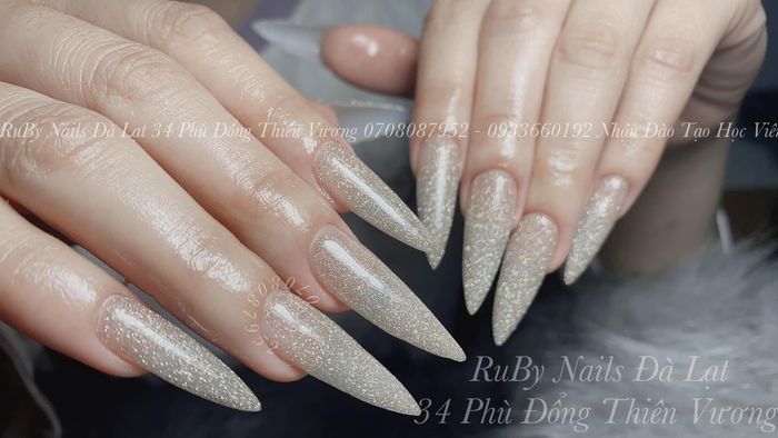 RuBy Nail - Khoảnh khắc đẹp 1: Những tác phẩm nail nghệ thuật được thực hiện bởi bàn tay tài hoa của các nghệ nhân.