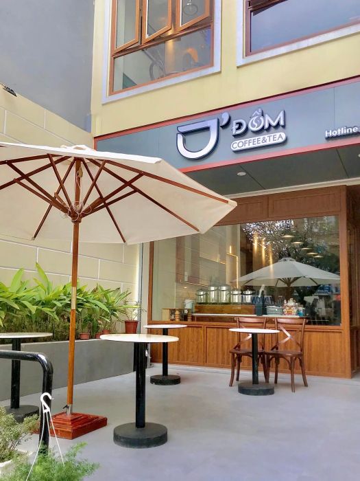 ĐỐM Coffee ảnh 1 - Góc nhìn đầu tiên về không gian đọc sách sang trọng và những tách cà phê nghệ thuật