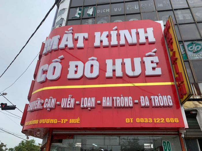 Không gian sang trọng tại Mắt Kính Cố Đô Huế