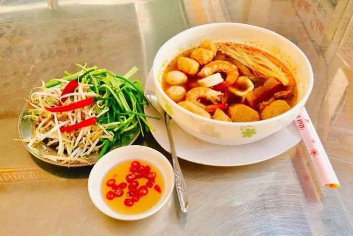 Hình ảnh minh họa đặc sản hủ tiếu Huế (Nguồn: Internet)