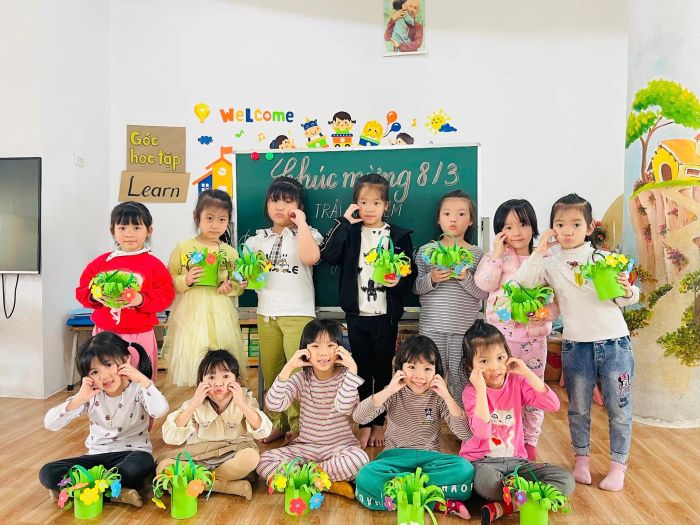 Khuôn viên xanh mát tại Trường Mầm Non New World Trần Luận