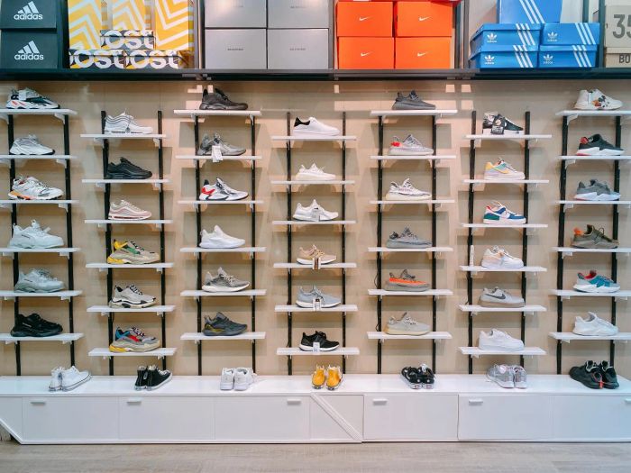 Không gian mua sắm hiện đại tại Apinshoes