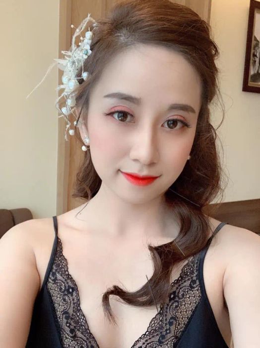 Tác phẩm trang điểm cô dâu thanh lịch - Áo Cưới Thanh Hiếu