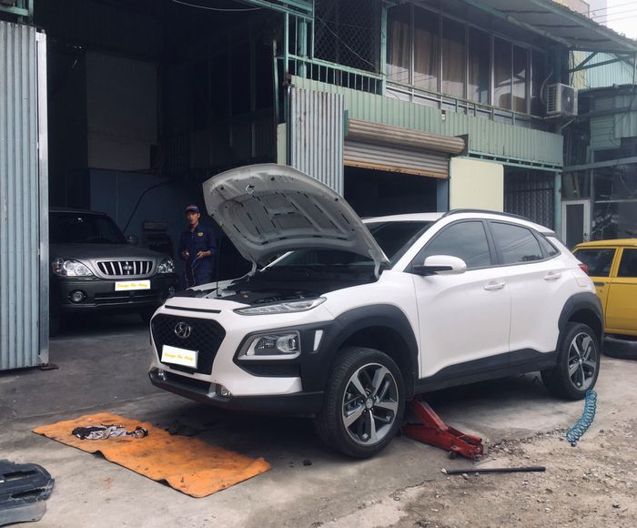 Hình ảnh thực tế về quy trình làm việc chuyên nghiệp tại Garage Tuấn Hưng