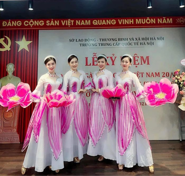 Trang phục biểu diễn Salla ảnh 1