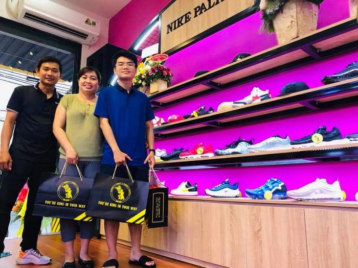 Không gian mua sắm sang trọng tại King Shoes