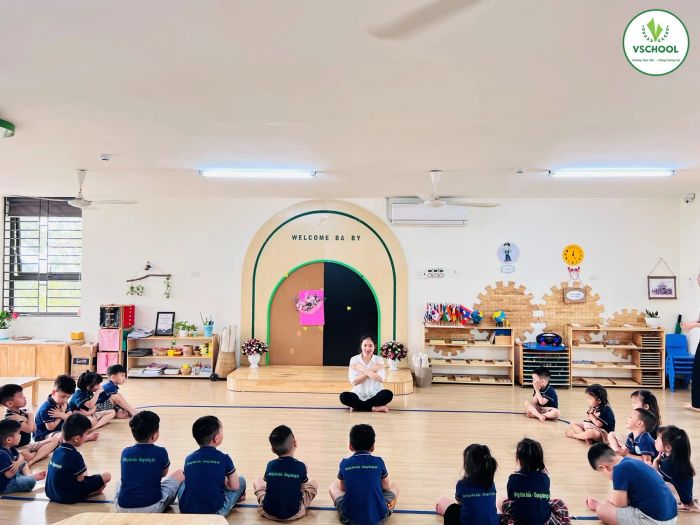 Giờ học sáng tạo cùng giáo cụ Montessori tại VSchool