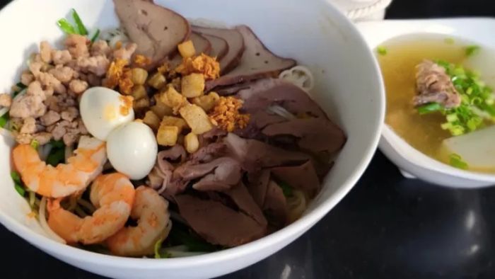 Hủ Tiếu Đặng Huy Trứ - Không gian ấm cúng giữa lòng cố đô