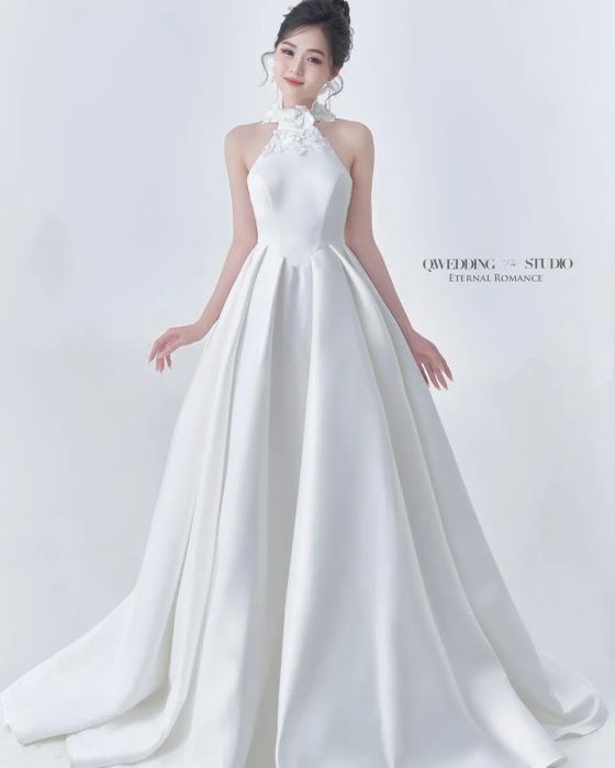 Q Wedding Studio ảnh 2 - Khoảnh khắc tình yêu được lưu giữ qua ống kính nghệ thuật, kết hợp hài hòa giữa phong cách Á - Âu.