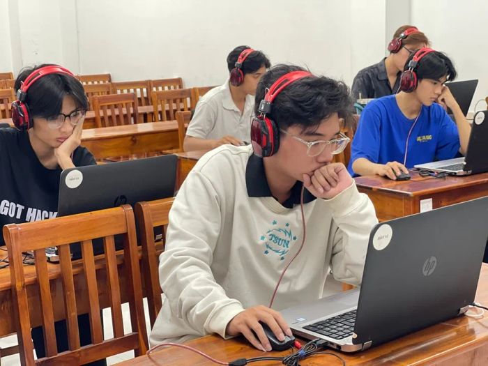 Hình ảnh giảng viên và học viên tại Trung Tâm Khai Trí