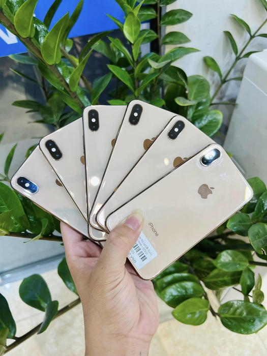 Hệ thống máy móc hiện đại tại Bích Ngọc Smartphone
