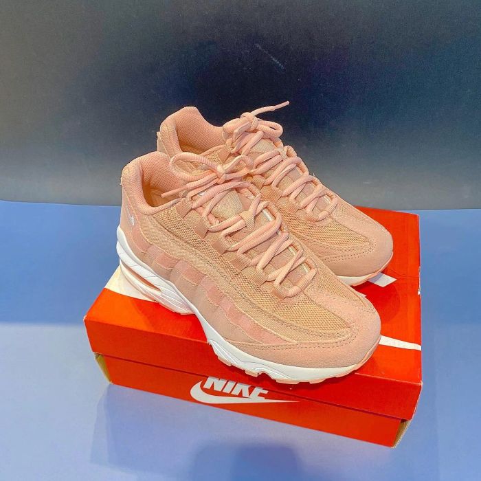 Không gian trưng bày ấn tượng tại Saigon Sneaker Store