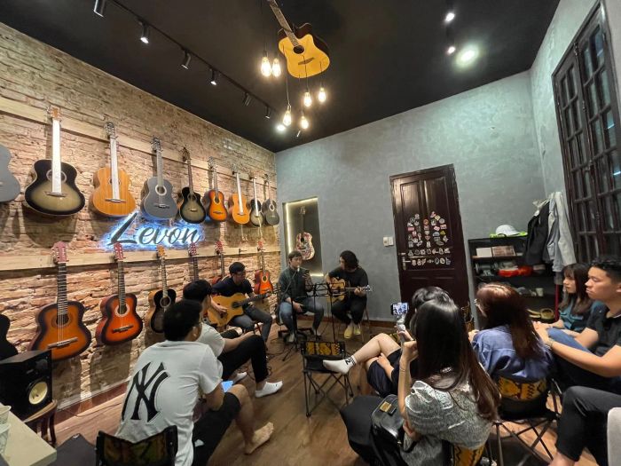 Hình ảnh lớp học Levon Guitar (2)