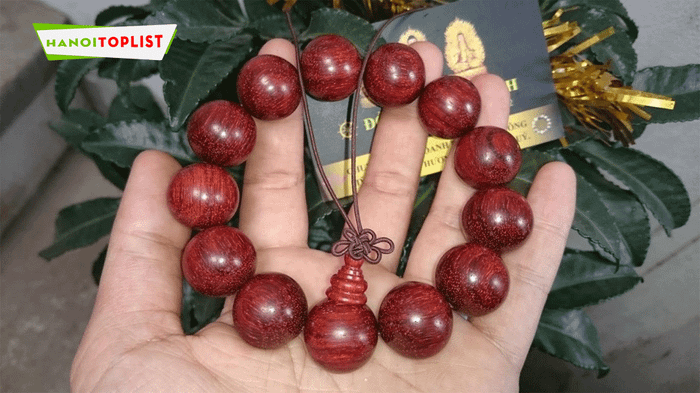 kinh-nghiem-mua-sam-khi-di-chua-huong