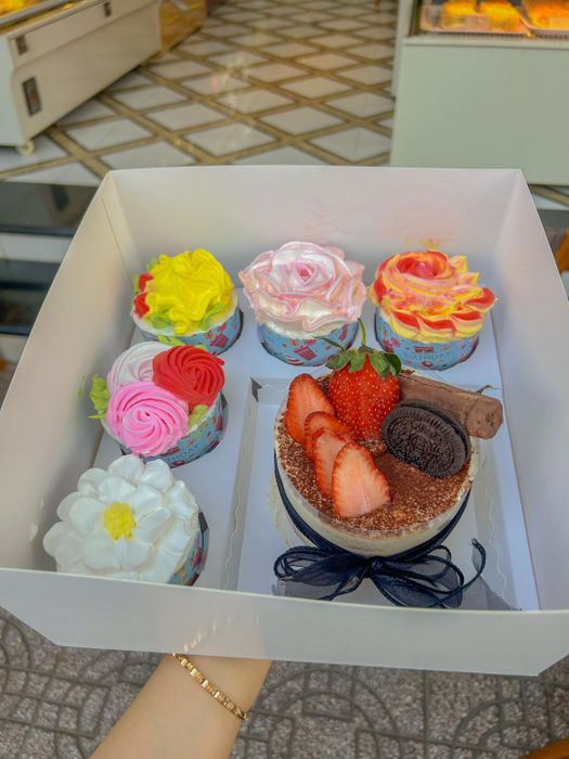 Tiệm Bánh Nhà Thư Hình Ảnh 2