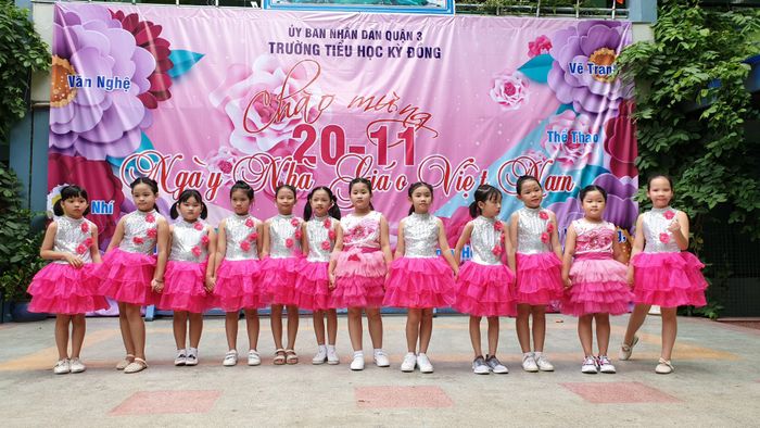 Hình ảnh ấn tượng về Trường Tiểu học Kỳ Đồng - góc nhìn từ không gian xanh