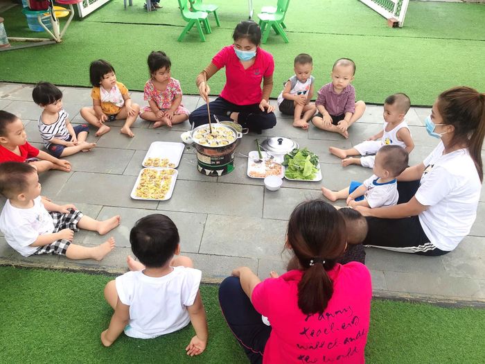 Hình ảnh sinh động về không gian học tập Montessori đầy cảm hứng tại Happy School