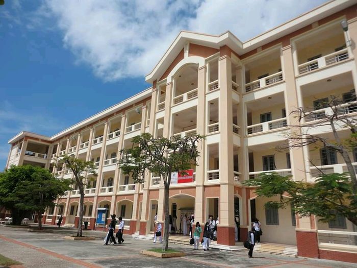Góc nhìn đầu tiên về THPT Vũng Tàu - Ngôi trường 66 năm tuổi (Ảnh 1)