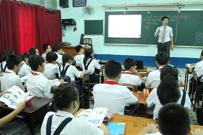Hình ảnh minh họa thầy giáo và học trò (Nguồn: Internet)