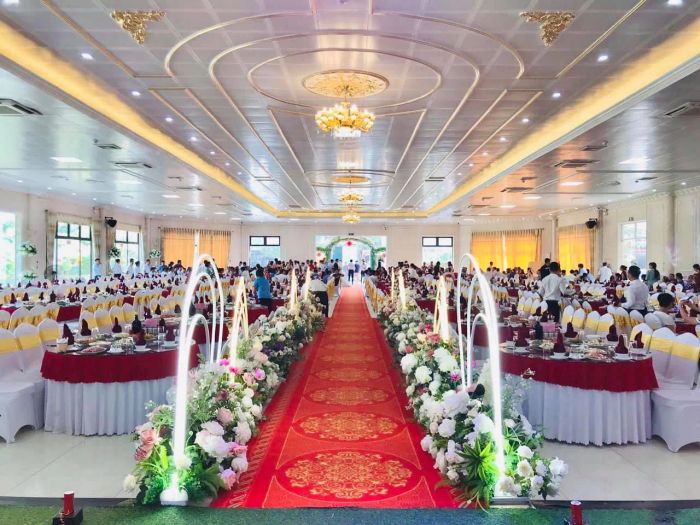 Sảnh tiệc sang trọng tại Trung Tâm Hội Nghị Hanh Nguyệt