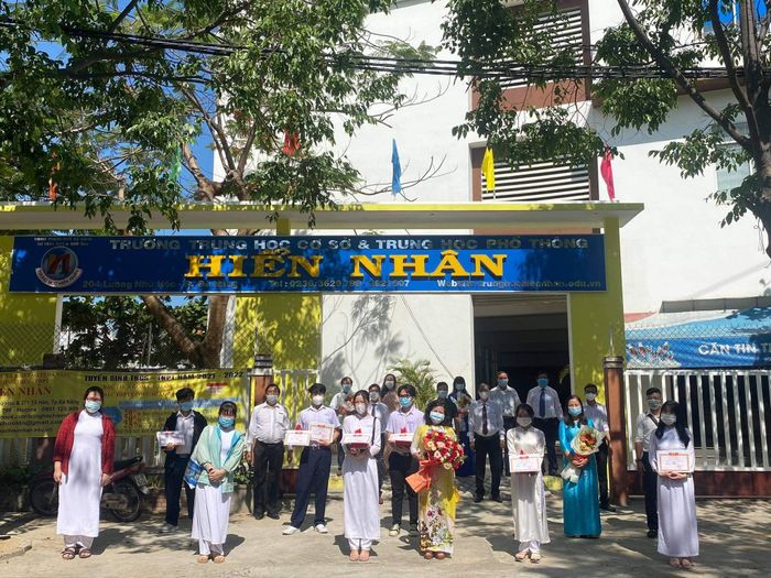 Khuôn viên xanh - sạch - đẹp của THCS Hiển Nhân